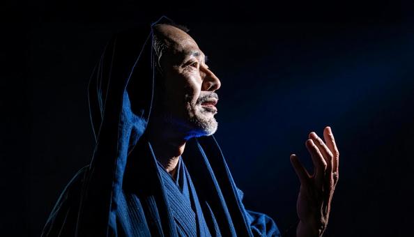 神的な存在の何かに訴える男性01 神的な存在の何かに訴える男性01の写真