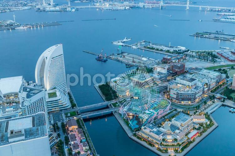 みなとみらいの夕景 夕景,風景,ネオンの写真素材