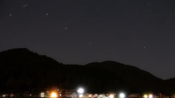 山に眠る北斗の光 山に眠る北斗の光 山,北斗七星,夜空の写真素材