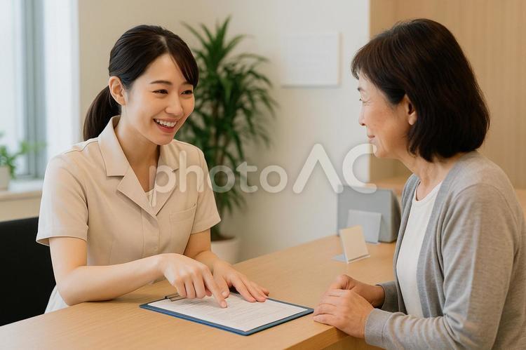 受付スタッフと患者の案内 受付,女性,医療の写真素材