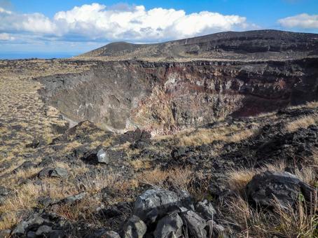三原山火孔の写真