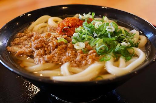 さぬきうどん店の辛味噌うどん 辛味噌,うどん,ネギの写真素材