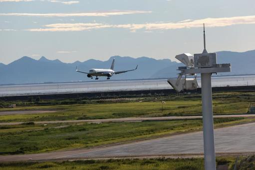 佐賀空港の夏の夕暮れ 佐賀空港の夏の夕暮れ 飛行機,航空機,旅客機の写真素材