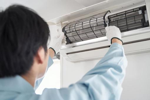 An electrician checking the forter, JPG An electrician checking the forter, 电气工人, 男人, 日本人, JPG