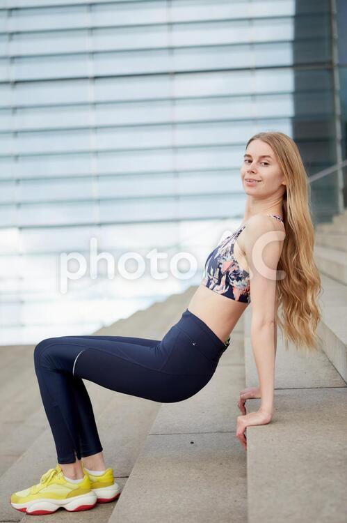 エクササイズする女性 女性,外国人,エクササイズの写真素材