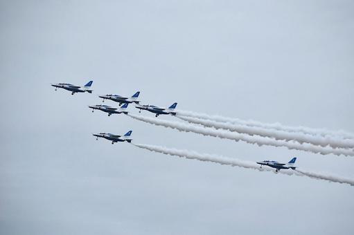 Blue Impulse flying through the cloudy sky, JPG Blue Impulse flying through the cloudy sky, JPG
