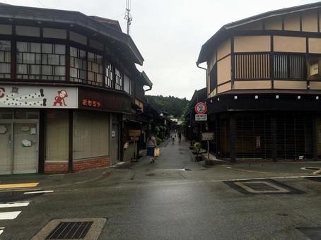 早朝雨の高山さんまち通りと古い街並み さんまち通り,古い町並み,雨の写真素材
