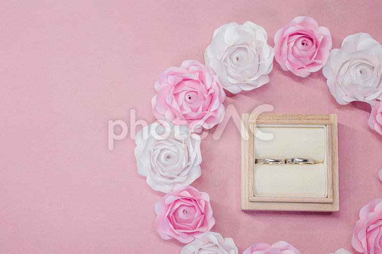 ペアリングの指輪　結婚の文字入れ背景素材 指輪,結婚,ホワイトデーの写真素材