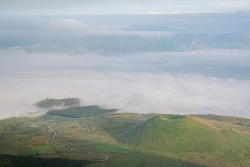 熊本県　杵島岳から望む米塚 熊本県,熊本,九州の写真素材