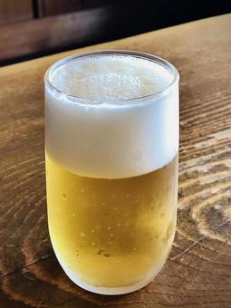 キンキンに冷えた生ビールグラス2 キンキンに冷えた生ビールグラス2 ビール,生ビール,アルコールの写真素材