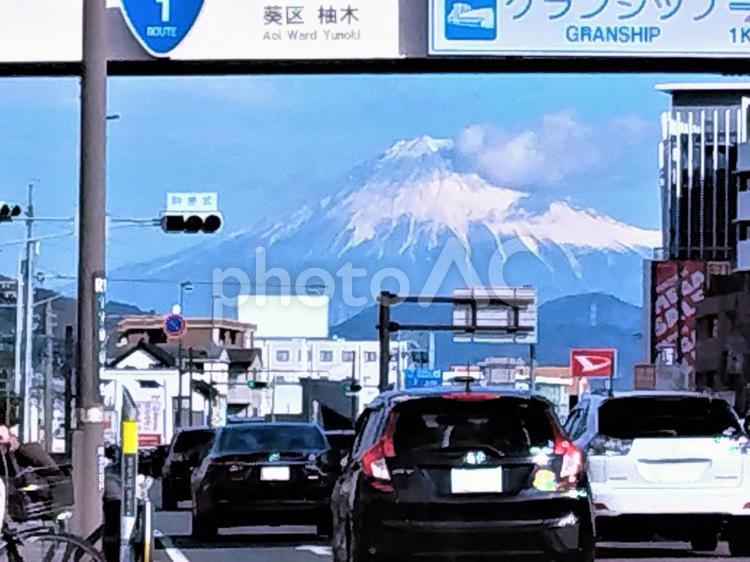 富士山が見える静岡の街角 富士山,雪,冬のの写真素材