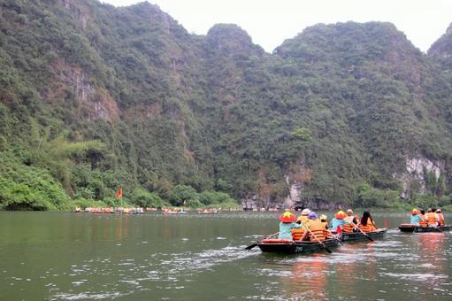 ベトナムタムコックの川下り風景 ベトナムタムコックの川下り風景の写真