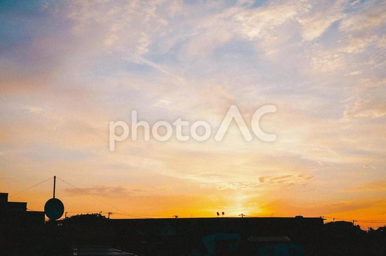 幻想的な夕焼けの風景 幻想的,エモい,スピリチュアルの写真素材
