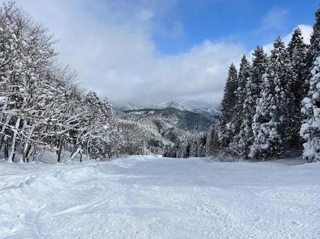 山の雪景色 山の雪景色の写真
