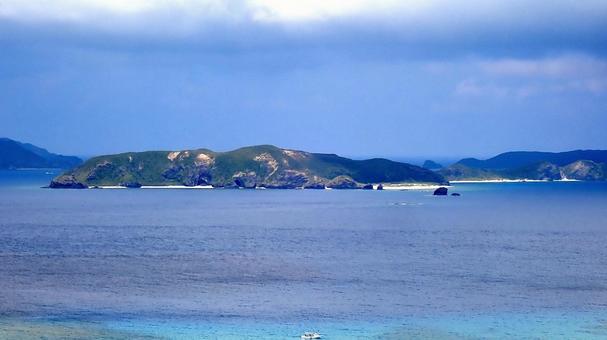 渡嘉敷島慶良間海峡展望所から見た海の風景 渡嘉敷島慶良間海峡展望所から見た海の風景の写真