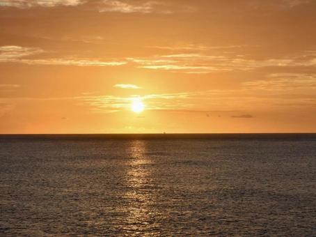 Horizon and sun, JPG