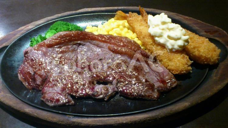 ステーキ　エビフライ ステーキ,お肉,エビフライの写真素材