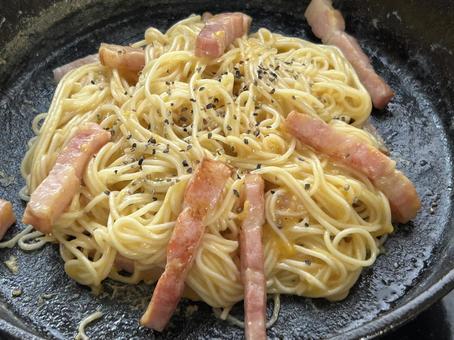 そうめんでイタリア料理 そうめんでイタリア料理 ベーコン,厚切りベーコン,オリーブオイルの写真素材