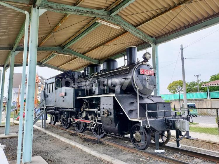 西尾公園のC12形蒸気機関車　左前方から 蒸気機関車,sl,鉄道の写真素材