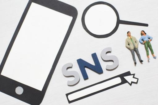 SNSについて考えるビジネスマンの2人① SNSについて考えるビジネスマンの2人① ソーシャルネットワーキングサー,ネット,ブログの写真素材
