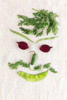 野菜で作った顔 野菜で作った顔の写真