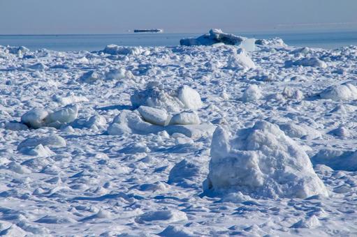 オホーツク海を埋め尽くす流氷 オホーツク海を埋め尽くす流氷 流氷,流氷原,氷に覆われたの写真素材