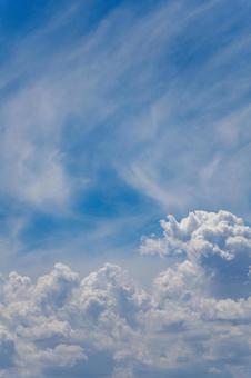 真夏の青空と白い雲 真夏の青空と白い雲の写真