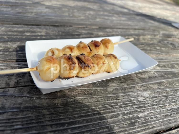 こんがり焼けて美味しそうな醤油団子 団子,白玉団子,醤油の写真素材