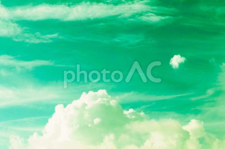 もくもく真夏の入道雲のイメージ素材 入道雲,夏空,積乱雲の写真素材