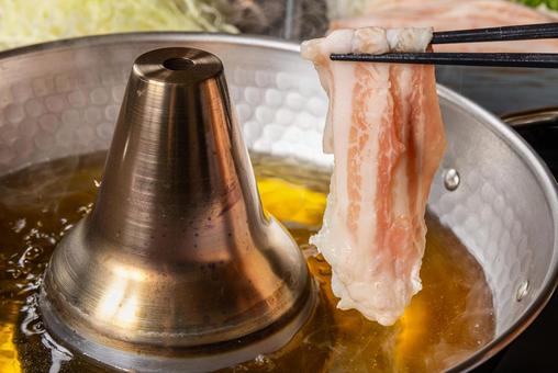 しゃぶしゃぶの豚肉を茹でる しゃぶしゃぶ,豚肉,鍋の写真素材