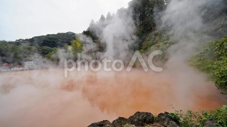 血の池地獄のリフレクション 血の池地獄,地獄,地獄めぐりの写真素材