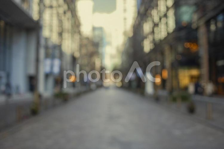 背景ぼかし　石畳の通り ビル,ぼかし,ボケの写真素材