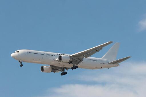 福岡空港　着陸 飛行機,航空機,旅客機の写真素材