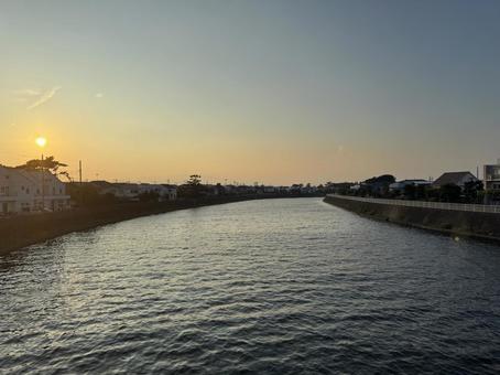 境川の夕陽 境川の夕陽の写真