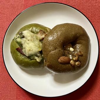 食★ベーグル ベーグル,アーモンド,ほうれん草の写真素材