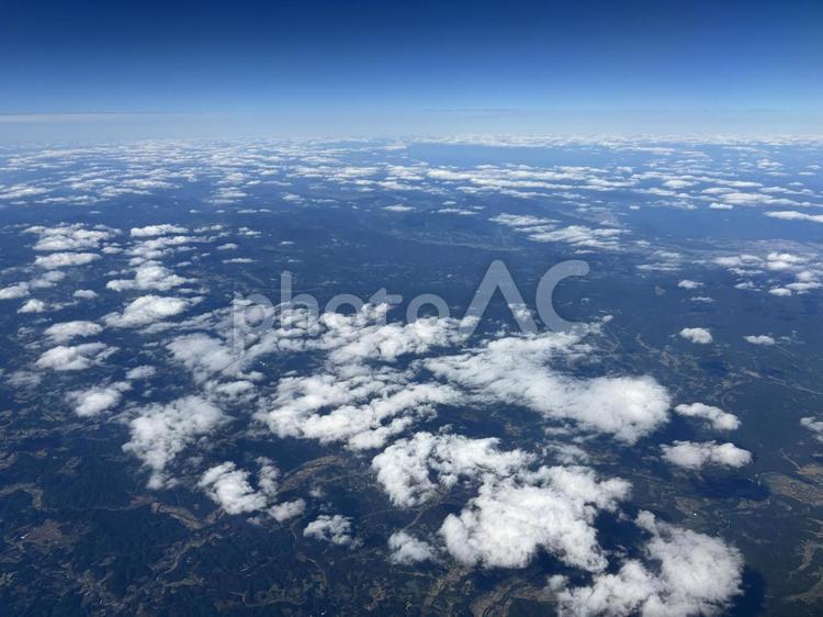 上空から見た雲と山々のパノラマの絶景﻿ 山,景観,風景の写真素材
