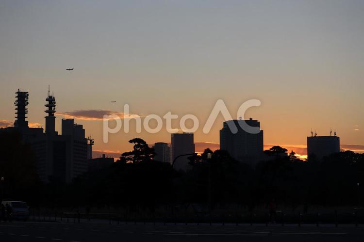 都会の夕焼け風景　６ 夕暮れ空,東京,自然の写真素材
