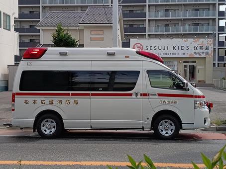救急車サイドビュー 総務省消防庁,消防車両,救急車の写真素材