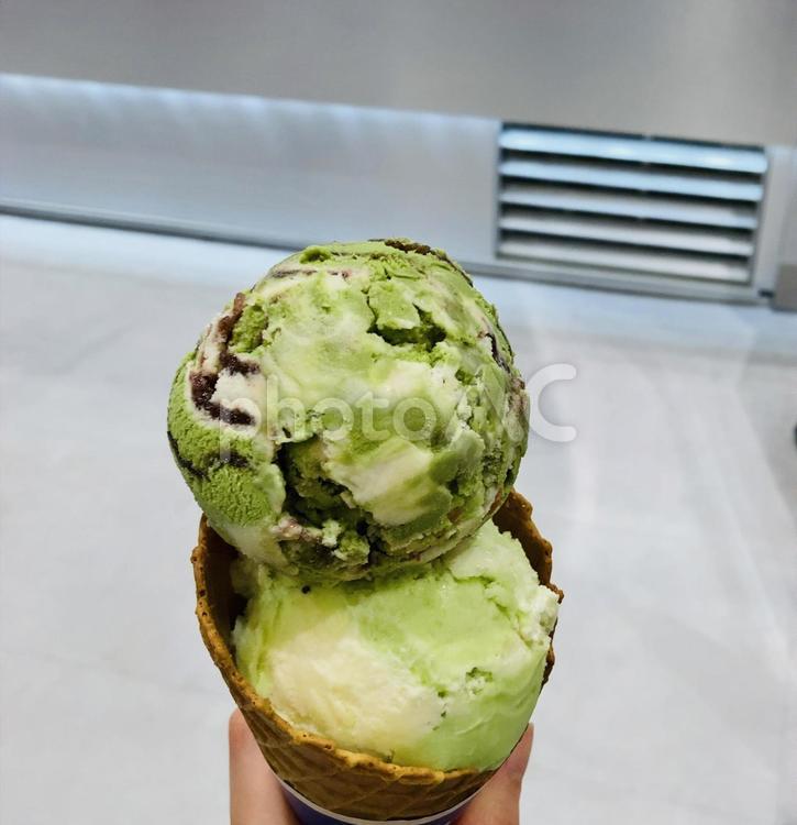 抹茶とキウイのグリーンアイス 抹茶,キウイ,ソルベの写真素材