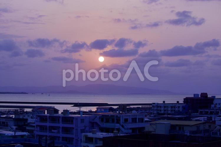 石垣島のマジックアワー 夕日,石垣市,石垣島の写真素材