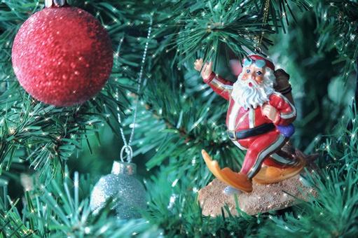 クリスマスツリーとサンタのオーナメント クリスマスツリー,サンタクロース,クリスマスの写真素材