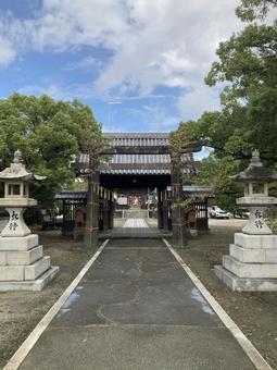 玉垂宮 元和鳥居・惣門(縦) 玉垂宮 元和鳥居・惣門(縦) 玉垂宮,福岡県久留米市,元和鳥居の写真素材