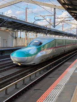 那須塩原駅にて新幹線E5系 那須塩原駅にて新幹線E5系 ステーション,駅,東北新幹線の写真素材