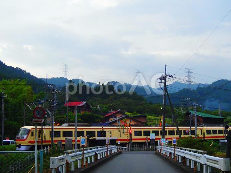 鉄塔がある風景 鉄塔,送電線,鉄道の写真素材