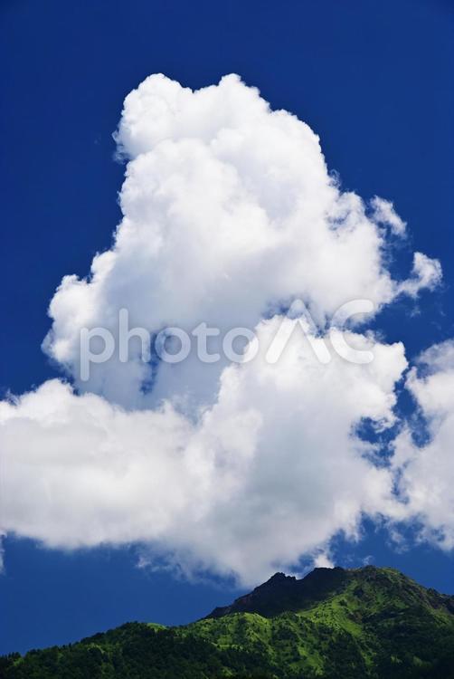 焼岳と白い雲 雲,白,青空の写真素材