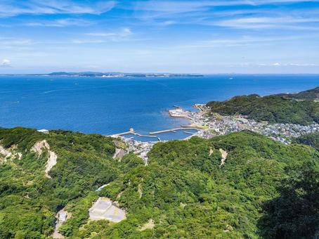 鋸山山頂駅展望台から金谷港と対岸の久里浜 鋸山山頂駅展望台から金谷港と対岸の久里浜 鋸山ロープウェー山頂駅展望台,金谷港,金谷漁港の写真素材