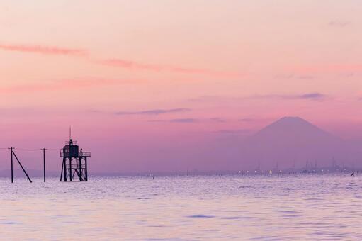 マジックアワー 海中電柱,夕陽,日没の写真素材