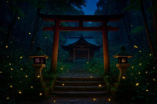 神社の鳥居とホタルが舞う幻想的な夜 神社の鳥居とホタルが舞う幻想的な夜の写真