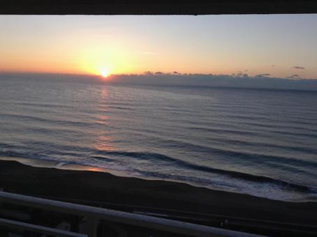 海と夕日の写真