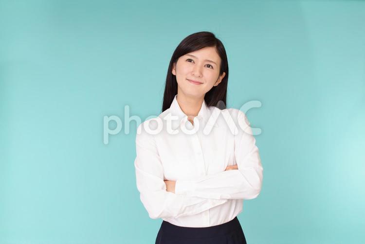 腕組みをする笑顔の女性 女性,ビジネスウーマン,仕事の写真素材